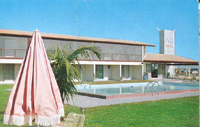 Sea Missile Motel - Pool